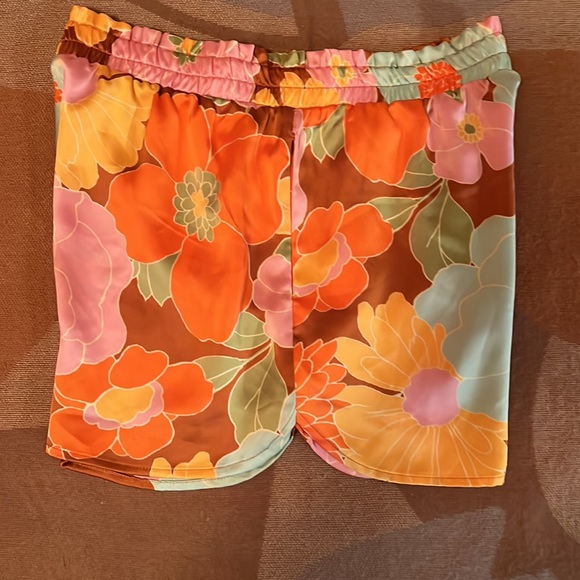 Final Price. NWT, Shiny Floral Track Shorts, L - Picture 4 of 12